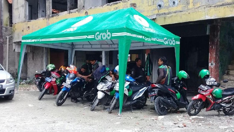 Dishub Jakpus Relokasi Ojek Online di Stasiun Sudirman Dishub Jakpus Relokasi Ojek Online di Stasiun Sudirman