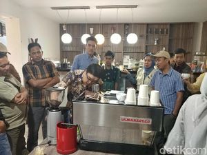 50 Petani Muda Jabar Dilatih Menanam Kopi di Hutan