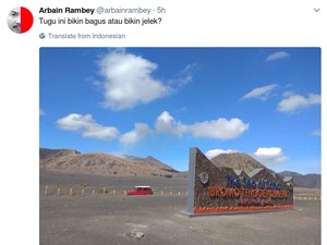 Netizen-Fotografer Ramai Kritik Tugu di Gunung Bromo: Bikin Jelek!
