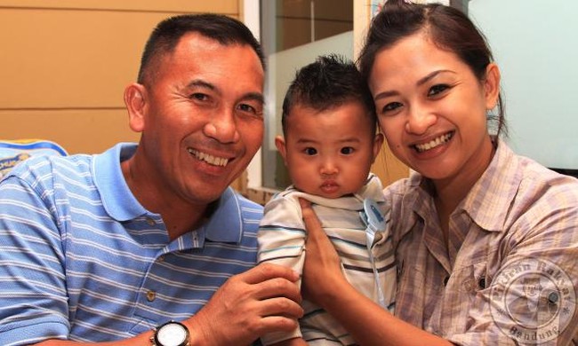 Ira Riswana adalah seorang model Gadis Sampul yang menikah dengan AKBP Abu Bakar Tertusi. Kini mereka telah dikaruniai empat orang anak. Foto: Istimewa