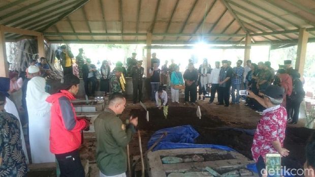 Jasad Mantan Pangdam III Siliwangi Dimakamkan Ulang di Garut