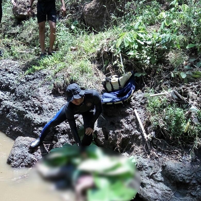 Bocah Tenggelam di Sungai Lumajang Ditemukan Tewas Bocah Tenggelam di Sungai Lumajang Ditemukan Tewas