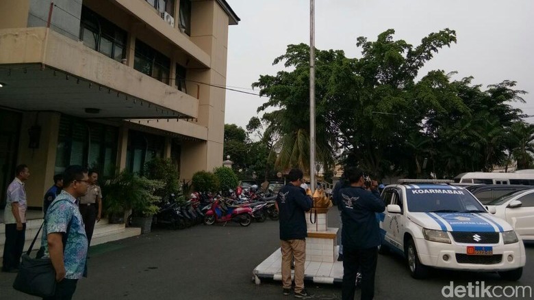 Baku Hantam dengan Pemobil, Anggota TNI Lapor ke Polsek Pulogadung Baku Hantam dengan Pemobil, Anggota TNI Lapor ke Polsek Pulogadung