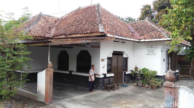 Rumah peninggalan Londo Ireng