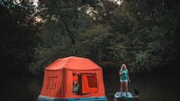 Foto: Tenda mengapung ini dibikin oleh SmithFly. Perusahaan ini biasa mendesain dan membuat perlengkapan inovatif untuk para nelayan (SmithFly)