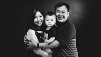 Mereka mengaku baru kali ini berkesempatan untuk sesi foto keluarga. Foto: Tompi