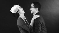 Ia mengajak sang kekasih, Teresia Dwi Wulandari pada sesi foto itu. Foto: Tompi