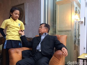 Momen JK Joget dan Nongol di Tik Tok Bareng Cucu