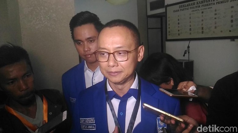 PAN Yakin Pose 1 Jari Sri Mulyani-Luhut Arahkan Pilih Capres PAN Yakin Pose 1 Jari Sri Mulyani-Luhut Arahkan Pilih Capres