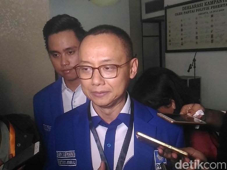 PAN Tawarkan Kadernya untuk Dampingi Gus Ipul atau Khofifah PAN Tawarkan Kadernya untuk Dampingi Gus Ipul atau Khofifah
