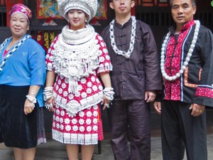 Tradisi Nikah Suku Miao di China, Pengantin Berhias Perak