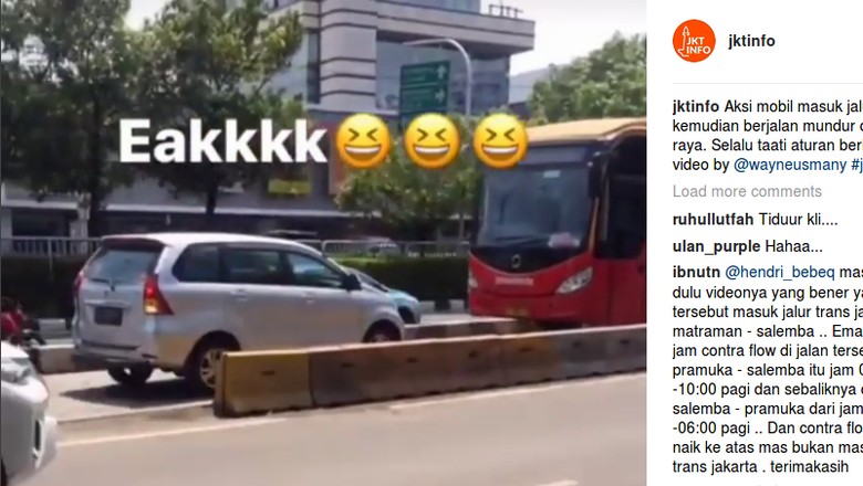 Masih Ada Mobil Terobos Busway, Akhirnya Mundur Didorong TransJ Masih Ada Mobil Terobos Busway, Akhirnya Mundur Didorong TransJ