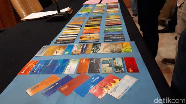  Polres Jakpus rilis kasus penipuan dengan kartu ATM palsu, Jumat (13/10/2017)