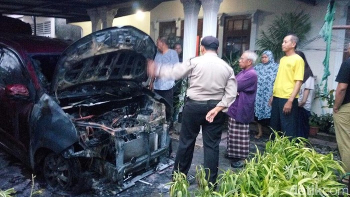 Mobil Pengurus Lembaga Adat Melayu Pekanbaru Dibakar OTK