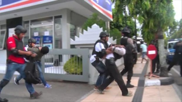 Simulasi Perampokan di BRI Trenggalek Membuat Nasabah Pingsan