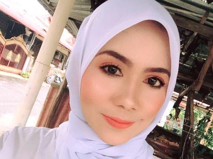 Viral Foto Guru Cantik Gendong Murid Di Tengah Banjir Bikin Kagum Netizen 