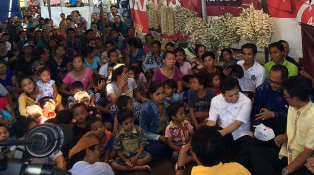 Terbang Ke Bali, Setya Novanto Kunjungi Pengungsi Gunung Agung