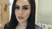 Yang paling panas tentu Jennifer Dunn yang masalahnya hingga kini masih bergulir. Sarita dengan tegas mengatakan bahwa Jennifer adalah perusak rumah tangganya dengan. Kabar terbaru dari pengacara Jedunn, ia menyebut kliennya sudah menikah siri dengan Haris. Jennifer sempat dilabrak oleh anak Sarita-Haris, Shafa dan videonya menjadi viral.  Foto: dok Path