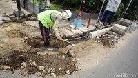 10 titik trotoar yang dibangun masing-masing tersebar di Jalan Dr Soemarno (Cakung), Jalan Dewi Sartika (Kramatjati), Jalan Bekasi Barat (Jatinegara), Jalan Rawamangun Muka (Pulogadung), Jalan Ahmad Dahlan (Matraman), Jalan Jatiwaringin (Makasar), Jalan Delima (Duren Sawit), Jalan I Gusti Ngurah Rai (Duren Sawit), Jalan Pusdiklat Cibubur (Ciracas) dan Jalan Gedong (Pasar Rebo).