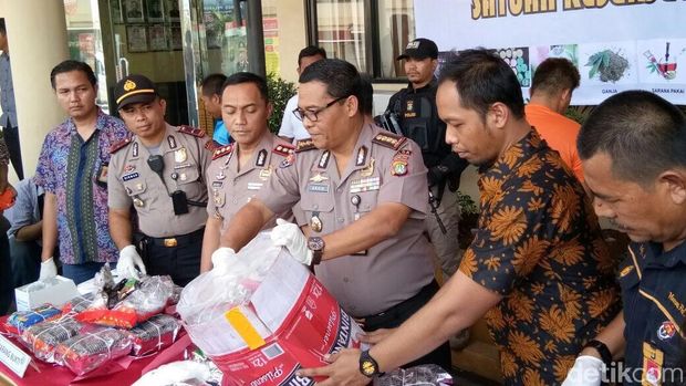 Selundupkan 20 Kg Sabu di Kotak Selai Babi, Wanita ini Ditangkap
