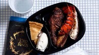 Pilihan narapidana Ronnie Lee Gardner terbilang unik. Ia memilih lobster tail dengan steak. Sementara untuk dessertnya ada apple pie dan es krim vanilla. Foto: Mirror