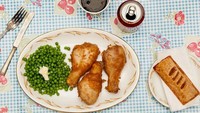 Santapan terakhir Teresa Lewis mirip menu untuk anak kecil. Berupa fried chicken, kacang polong dengan mentega, apple pie dan minuman Dr Pepper. Foto: Mirror