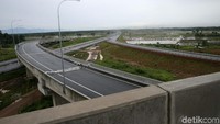 Penampakan dari atas simpang susun di salah satu ruas tol trans sumatera.