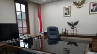 Meja kerja gubernur.
