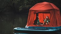 Foto: Namanya Shoal Tent. Tenda yang terinpirasi dari 70% permukaan bumi ditutupi dengan air dan kamu berkemah di atasnya (SmithFly)