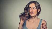Pada saat hormon esterogen menurun, folikel rambut akan memasuki fase istirahat yang mana dapat menyebabkan rambut menjadi tipis dan rontok. (Foto: Thinkstock)