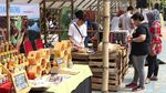 Produk Kerajinan Komunitas Lokal Dipamerkan di Taman Menteng