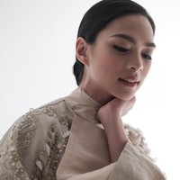 Cantik, pintar, dan inspiratif merupakan sebutan yang cocok untuk Mesty Ariotedjo. Dokter cantik yang terkenal di dunia hiburan sebagai model dan pemain harpa itu bahkan masuk ke dalam daftar wanita muda yang sukses di kawasan Asia di bawah usia 30 menurut majalah bisnis Forbes. Tak hanya cantik dan pintar, Mesty juga memiliki jiwa kepedulian terhadap sesama. Foto: Instagram