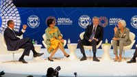 Direktur Pelaksana International Monetary Fund (IMF), Christine Lagarde, Menteri Keuangan Prancis Bruno Le Maire dan Menteri Keuangan Sri Mulyani Indrawati berada dalam satu sesi diskusi pada rangkaian Annual Meeting IMF-World Bank di Washington, Kamis (12/10/2017) waktu setempat.