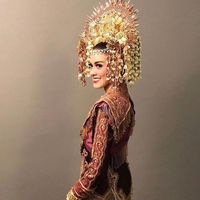 Foto Hiasan  Kepala  Pengantin Adat  Indonesia yang Mewah 