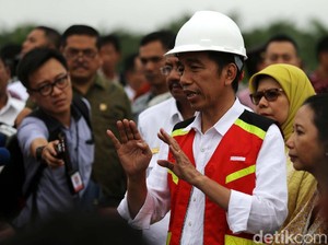 Jokowi Sambangi Kediaman Calon Menantu di Medan