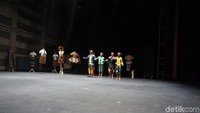 Darlene Litaay yang dikenal sebagai seniman, koreografer dan penari didaulat tampil di Cultuurcentrum Strombeek, Belgia, pada Kamis (12/10/2017). Penampilannya merupakan bagian dari Europalia Arts Festival Indonesia, di mana pada tahun ini Indonesia menjadi negara tamu kehormatan. Foto: Eny