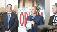 Dan Brown buka-bukaan mengenai banyak hal, termasuk novel barunya yang berjudul Origin.  Foto: Ken Yunita/ detikHOT