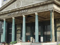 Inneke Koesherawati dan Menara Miring Saidah
