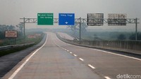 detikCom menjajal ruas tol tersebut dari Gerbang Tol Kualanamu di Deli Serdang menuju Parbarakan sejauh 7 km.