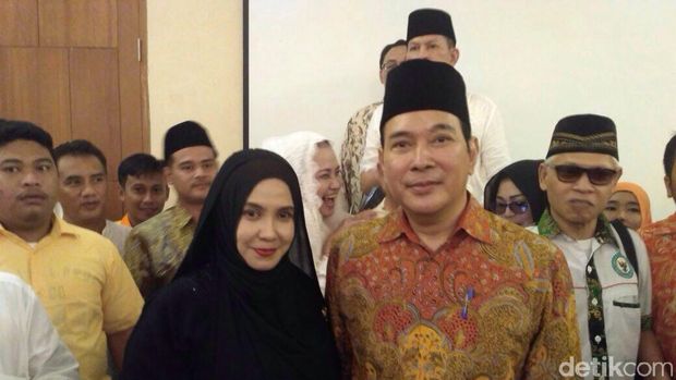  Tommy Soeharto jadi rebutan foto ibu-ibu