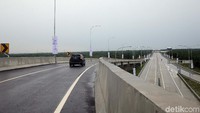 Proyek tol Trans Sumatera ini sempat dijajal oleh tim detikcom sebelum akhirnya di resmikan. Begini penampakannya.