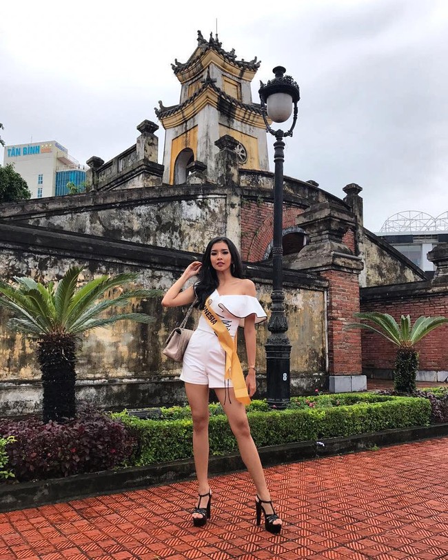 Paras Dea yang cantik didukung dengan tinggi badannya yang mencapai 172 cm. Pantas jika wanita kelahiran Bandung ini pernah menjadi finalis Wajah Femina di tahun 2016. Foto: Instagram Dea Rizkita