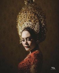 Foto Hiasan  Kepala  Pengantin  Adat  Indonesia yang Mewah 