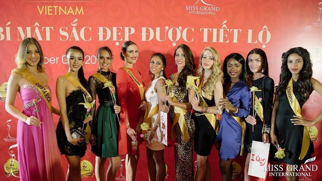 Dea mengaku punya kepedulian yang tinggi dengan dunia anak. Dea pun punya mimpi untuk membantu anak Indonesia mendapat pendidikan yang lebih layak. Ia berniat membangun taman baca dan lembaga psikologi dengan sekolah dan day care di dalamnya. Foto: Instagram Dea Rizkita