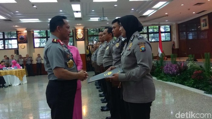 43 Polisi dan 2 TNI Berprestasi Dapat Penghargaan dari Kapolri