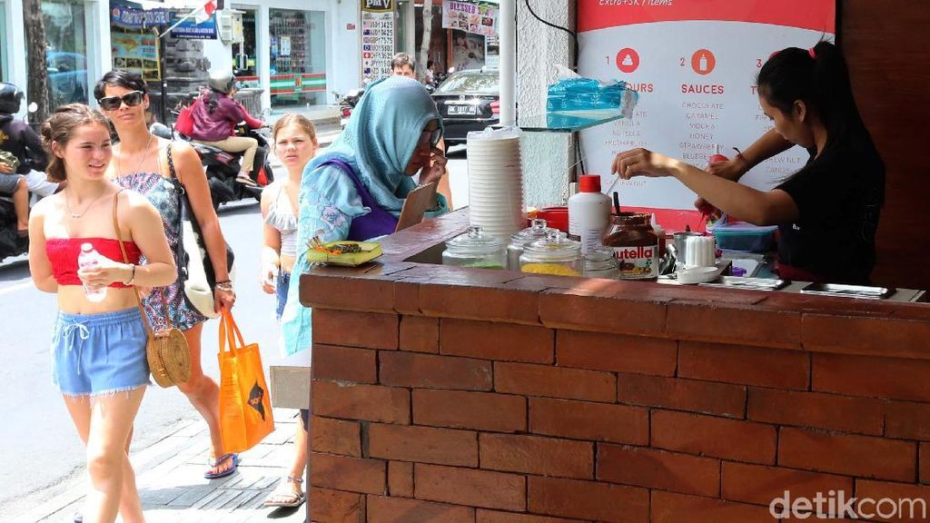 Turis China Masih Dominasi Kunjungan Wisatawan Asing di Juli 2018 Turis China Masih Dominasi Kunjungan Wisatawan Asing di Juli 2018