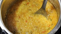 Di India, bayi diberi dalia. Makanan ini terbuat dari gandum pecah. Tak cuma sumber karbohidrat yang baik, dalia juga kaya zat besi dan serat.