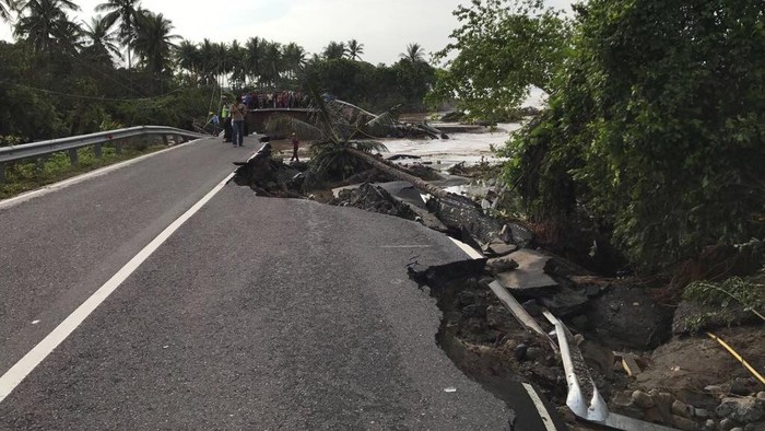 Ada Jalan Ambles di Lampung, PUPR Kirim Jembatan Darurat