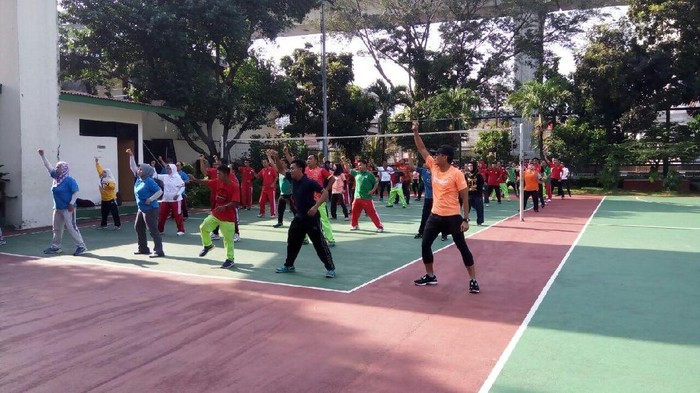 Sandiaga Olahraga Bareng Warga Sebelum Bertemu Tim Sinkronisasi