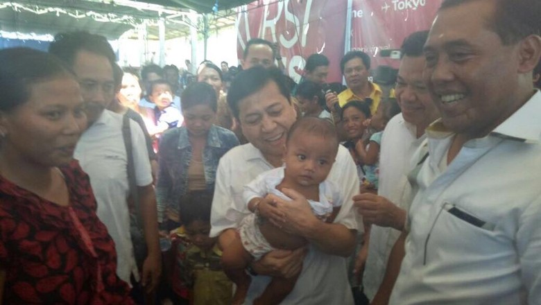 Terbang ke Bali, Setya Novanto Kunjungi Pengungsi Gunung Agung Terbang ke Bali, Setya Novanto Kunjungi Pengungsi Gunung Agung